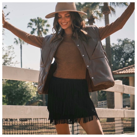 36 Soft Faux Leather Puff Vest Jacket - Picture 3 of 5